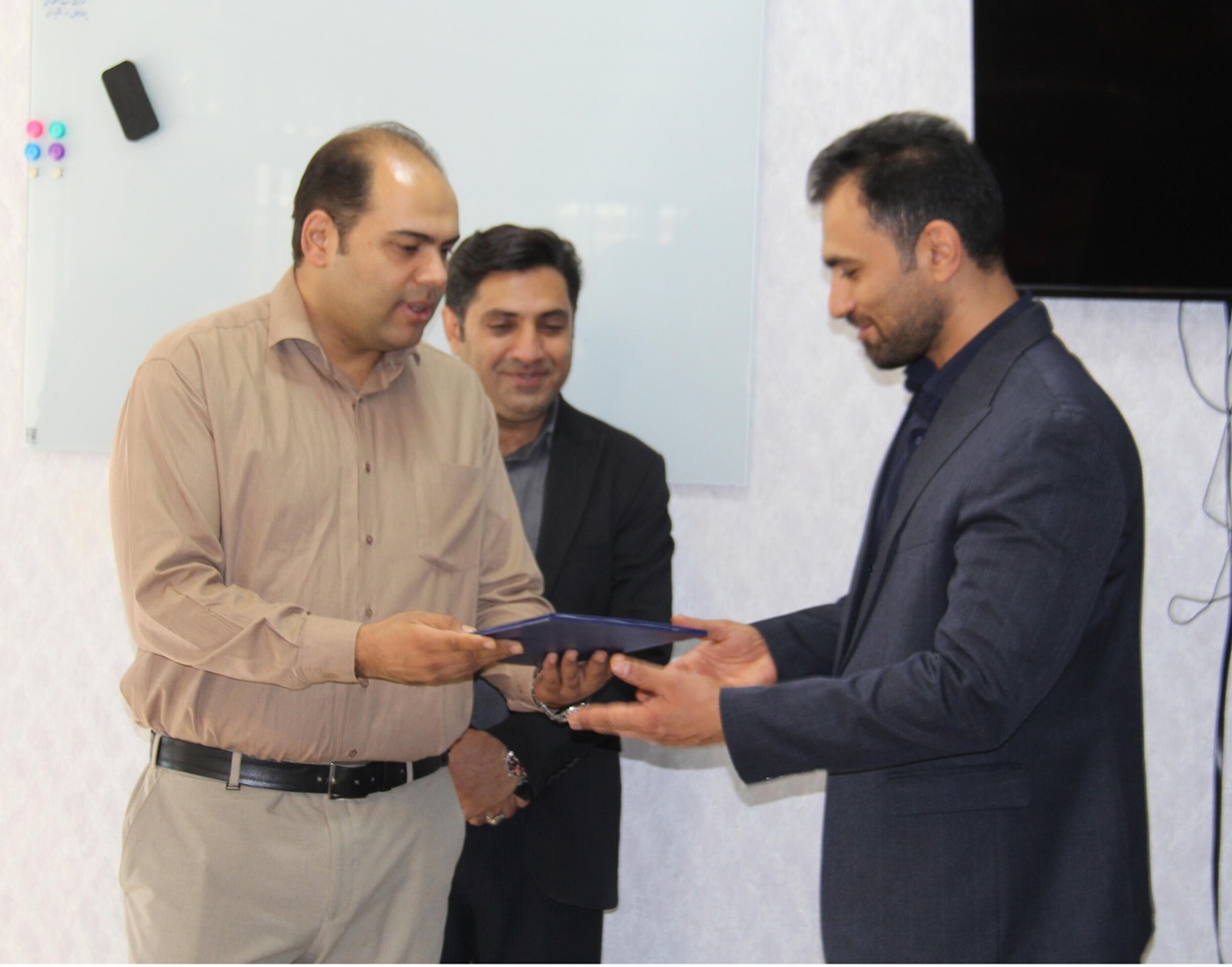تقدیر از عملکرد محمد اسلامی در پیشبرد اهداف طرح احیا و تعادل‌بخشی منابع آب